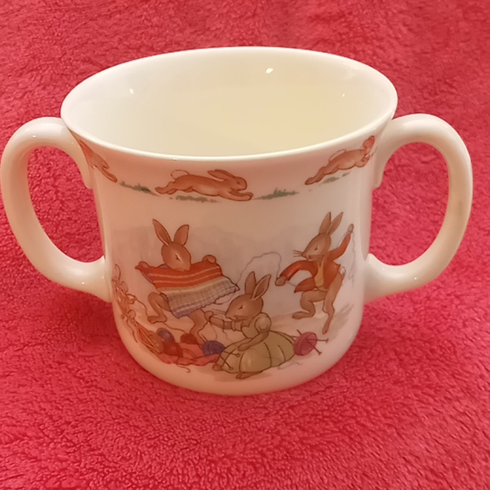 Baby drinking cup
